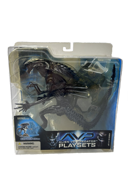 AVP Ultimate Battle Bundle - Alien Queen vs. Predator Playset Collection - McFarlane Toys