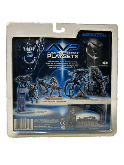 AVP Ultimate Battle Bundle - Alien Queen vs. Predator Playset Collection - McFarlane Toys