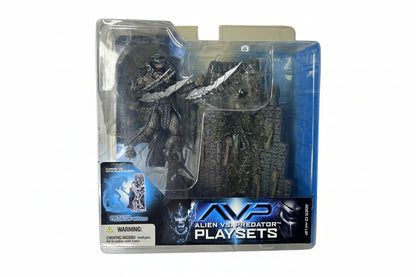 AVP Ultimate Battle Bundle - Alien Queen vs. Predator Playset Collection - McFarlane Toys