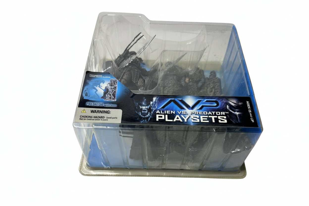 AVP Ultimate Battle Bundle - Alien Queen vs. Predator Playset Collection - McFarlane Toys