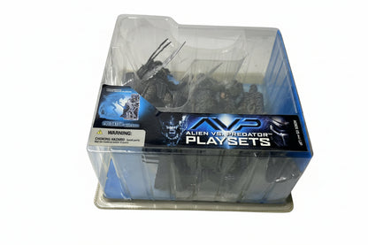 AVP Ultimate Battle Bundle - Alien Queen vs. Predator Playset Collection - McFarlane Toys