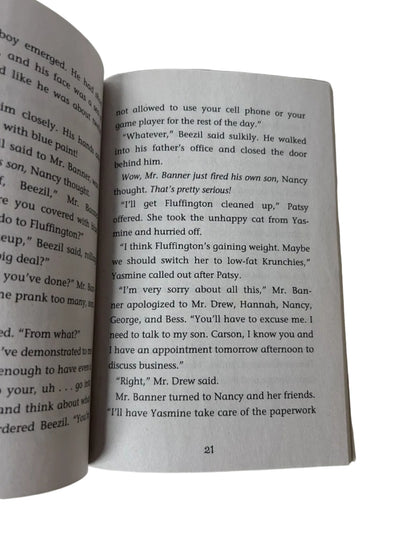 Nancy Drew and the Clue Crew #8: Lights, Camera...Cats! — Paperback | Carolyn Keene / Aladdin (2023) | Hollywood Cat Mystery