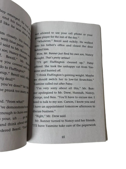 Nancy Drew and the Clue Crew #8: Lights, Camera...Cats! — Paperback | Carolyn Keene / Aladdin (2023) | Hollywood Cat Mystery