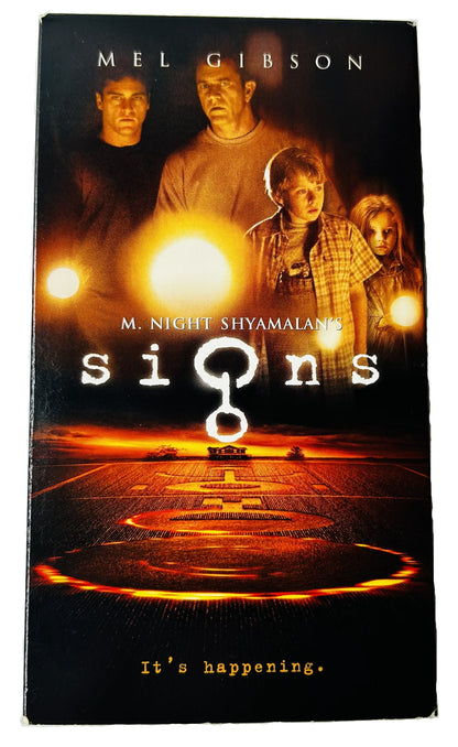 Signs (2002) VHS - Mel Gibson Joaquin Phoenix - M. Night Shyamalan Sci-Fi Thriller