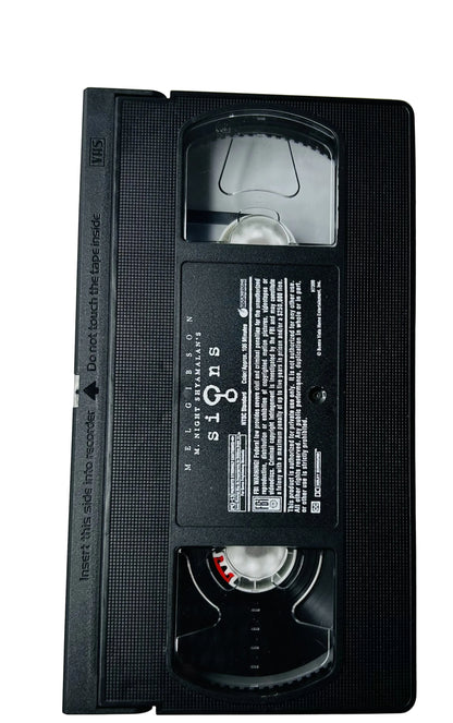 Signs (2002) VHS - Mel Gibson Joaquin Phoenix - M. Night Shyamalan Sci-Fi Thriller